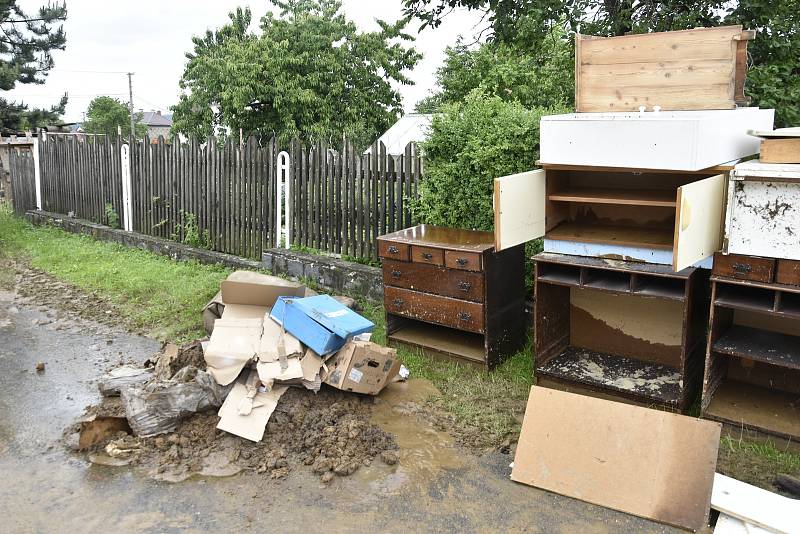 Pozemek rodiny Šenkových ze zaplaveného Břevence, místní části Šumvaldu, 8. 6. 2020