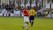 Fotbalisté Hodolan (v pruhované) porazili Červenku 5:1