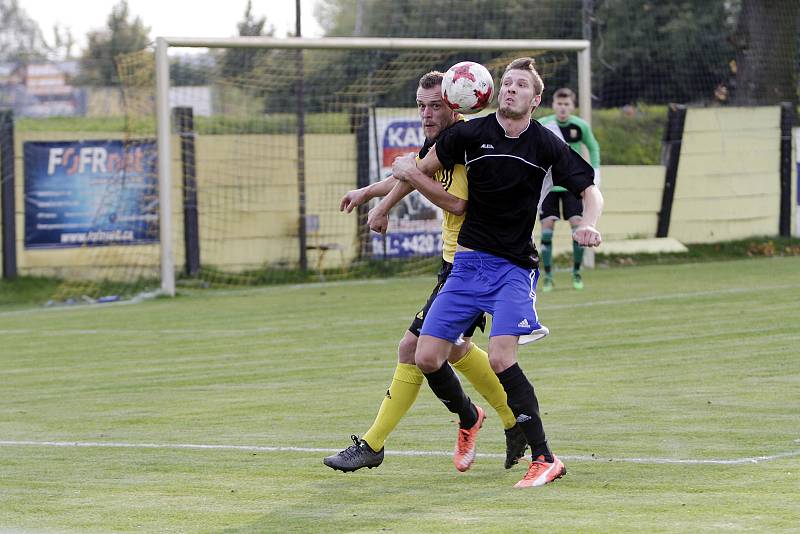 Fotbalisté Nových Sadů (ve žlutém) porazili Kozlovice 3:1