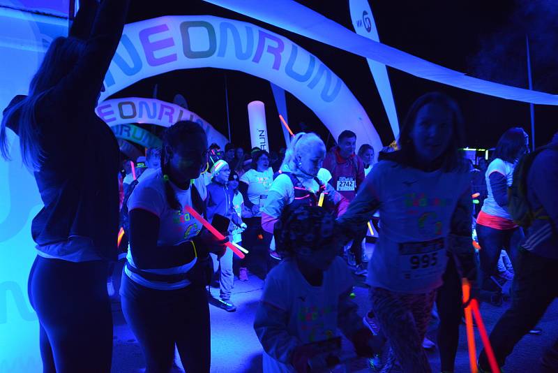 Na start letošního ročníku olomouckého Neon Run dorazilo dva tisíce účastníků.