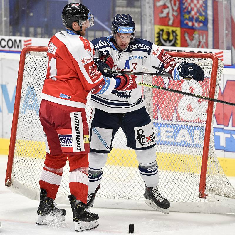 Utkání 27. kola hokejové extraligy: HC Vítkovice Ridera - HC Olomouc, 18. prosince 2019 v Ostravě. Na snímku (zleva) Lukáš Klimek a Ondřej Roman.