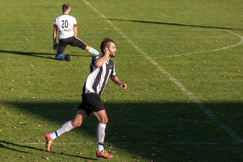 Hodolany (v pruhovaném) porazily Šumvald 4:1