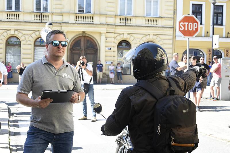 Ecce Homo Historic. Slavnosti města a přehlídka historických vozidel a motocyklů na Hlavním náměstí ve Šternberku, 5. 9. 2020