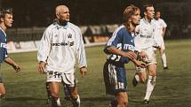 Olomoučtí fotbalisté remizovali v roce 1998 v Poháru UEFA doma s Olympiquem Marseille 2:2. Fabrizio Ravanelli, Martin Kotůlek