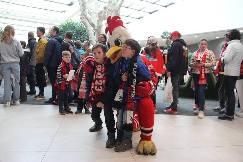 Olomoučtí hokejisté se loučili se sezonou 2022/23 a fanoušky v Galerii Šantovka.