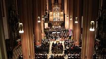 Chrámem sv. Mořice v Olomouci znělo v neděli večer zpracování církevní básně Stabat Mater od Gioacchina Rossiniho v podání orchestru a sboru řízených Tomášem Kláskem.