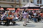 V centru Olomouce jezdili lidé na koloběžkách i ochutnávali víno