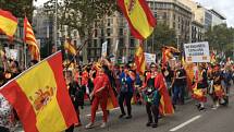 Demonstrace v Barceloně za jednotu Španělska, která se konala 12. října, v den svátku María de Pilar a zároveň den Hispánství, kdy si španělsky hovořící národy připomínají Kolumbovo objevení Ameriky