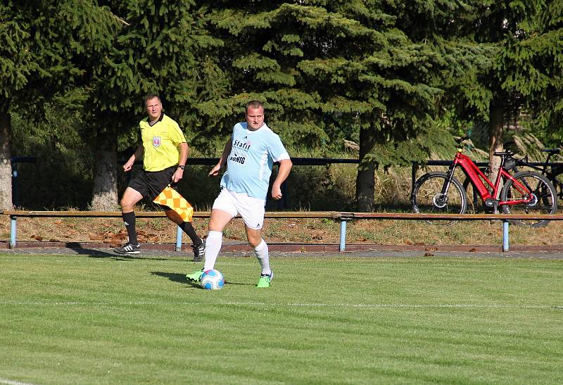 Fotbalisté SK Červenka porazili doma v okresním přeboru Lužice 7:3. Michal Večeřa