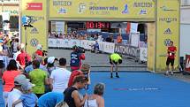 Součástí Olomouckého půlmaratonu je i Rodinný běh. V 17 hodiny se na něj vydaly stovky účastníků.