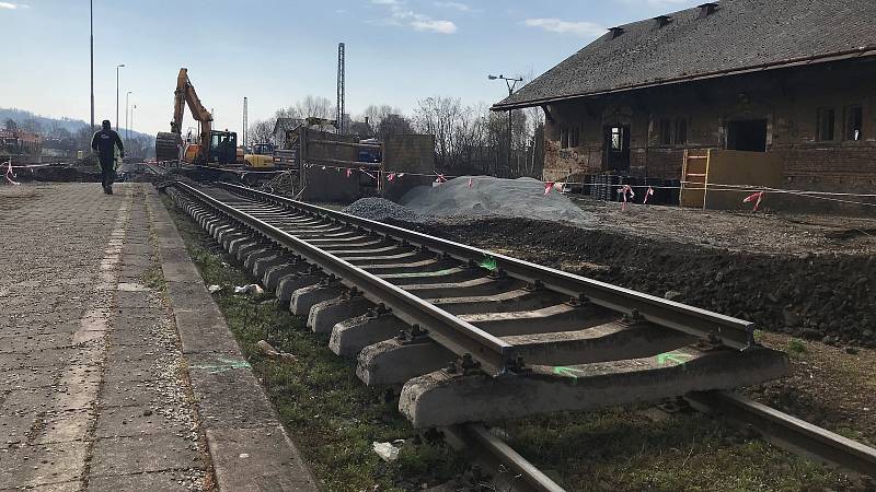 Šternberk - přípravy železničního spodku.(3.4.2020)