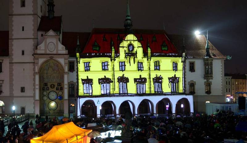 Festival VZÁŘÍ: poslední sobotní ukázka soutěžního videomappingu na Horním náměstí v Olomouci