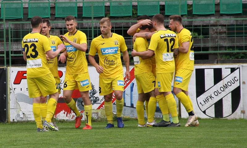 Fotografie ze zápasu mezi celky 1. HFK Olomouc a FC Strání