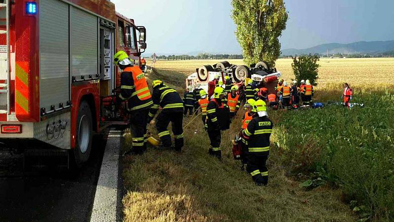 Tragická nehoda hasičského vozu u Libivé na Mohelnicku