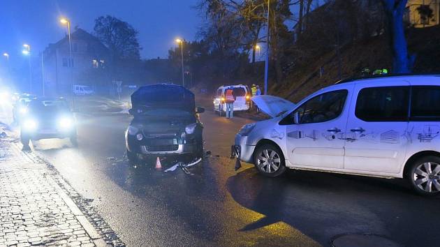 Nehoda na křižovatce Jesenické a Rýmařovské ulice ve Šternberku