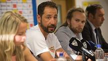 Trénink fotbalistů FC Sevilla před zítřejším utkání s SK Sigma Olomouc.Trenér Pablo Machín