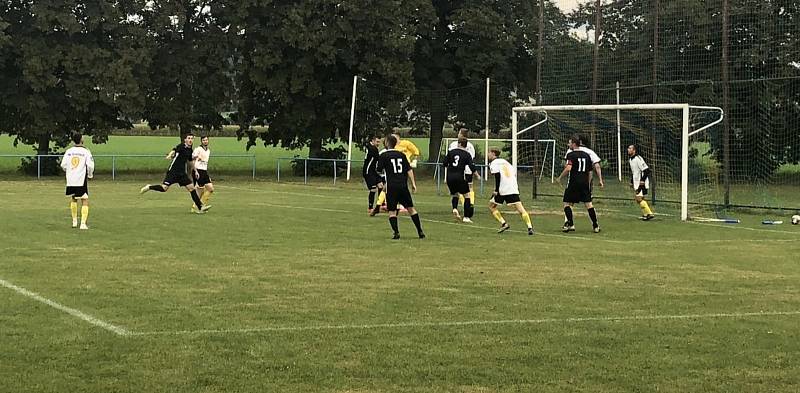 Fotbalisté Střelic smazali v závěru dvougólovou ztrátu, padli na penalty.