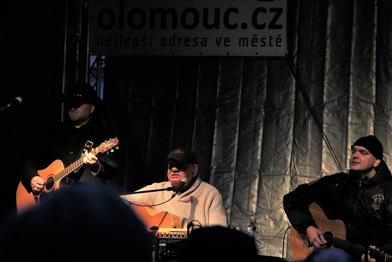 František Nedvěd se skupinou Tie Break zahrál na Horním náměstí v Olomouci od 16 hodin.
