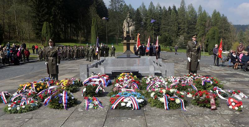 Pietní akt při příležitosti 72. výročí vypálení obce Javoříčko. 5.května 1945 zde nacisté zavraždili 38 mužů.