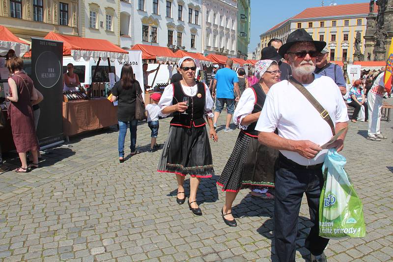 Olomoucké vinné slavnosti a Moravský den na Horním náměstí v Olomouci