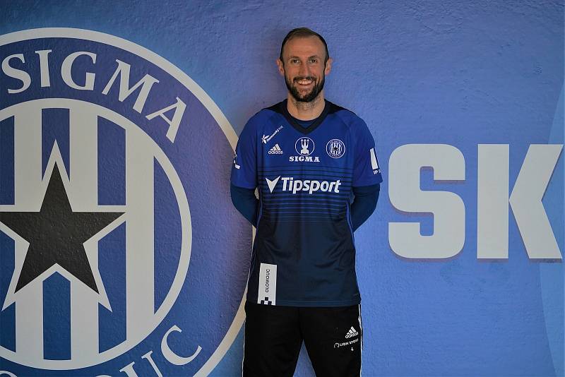 Fotbalová Sigma Olomouc představila dres pro jarní část sezony s logem nového generálního partnera společnosti Tipsport.kapitán Roman Hubník