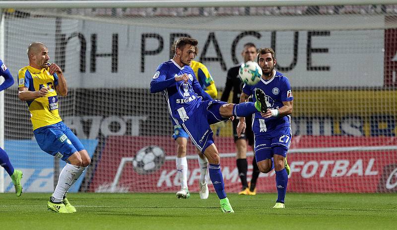 Sigma porazila Teplice 1:0. Šimon Falta u míče.