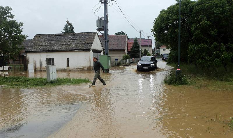 Dolní Sukolom, 8. června 2020 ráno. Následky bleskové povodně