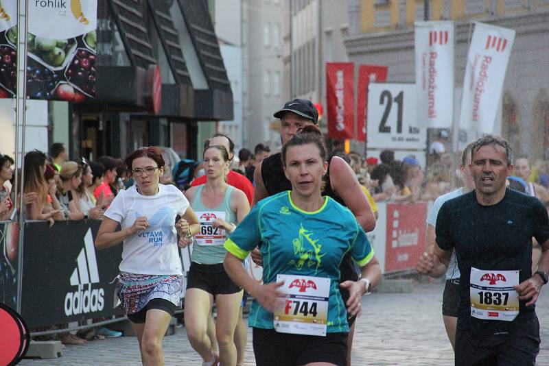 Amatérští běžci na Mattoni 1/2Maratonu 2022 v Olomouci.