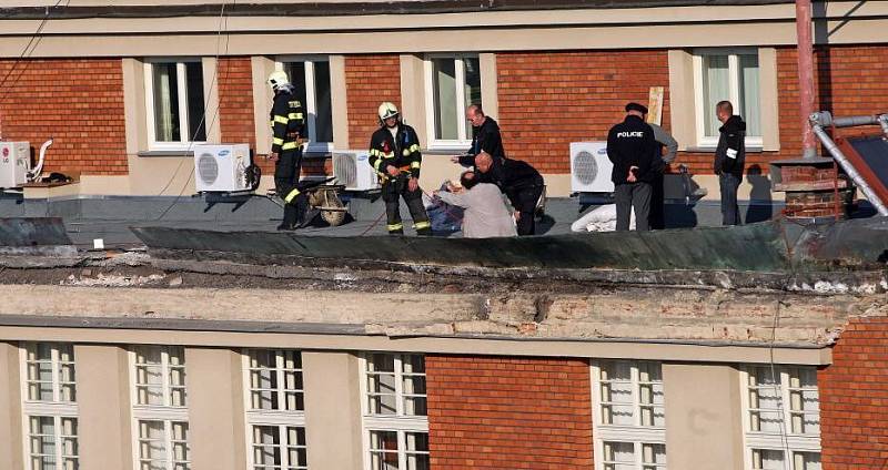 Pád zdiva z polikliniky SPEA na olomouckém náměstí Hrdinů