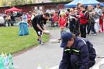 Do areálu hasičské zbrojnice v Uničově na Olomoucku přišly v sobotu 4. května stovky lidí, přilákalo je odpoledne plné soutěží a zábavy. Uničovští hasiči totiž slaví 145. výročí od svého založení.