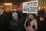 Demostrace proti zvolení Zdeňka Ondráčka z KSČM předsedou komise pro dohled nad GIBS na olomouckém Horním náměstí