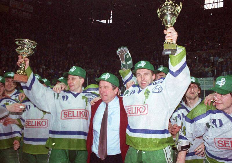 Oslavy extraligového titulu v olomoucké plecharéně 11. dubna 1994