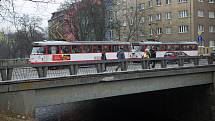 Tramvaj na mostě v Masarykově třídě v Olomouci