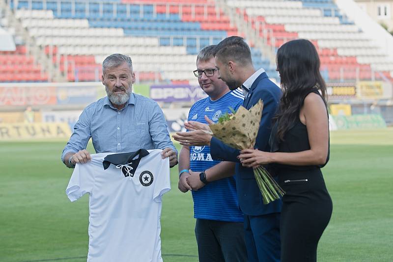 Fotbalisté olomoucké Sigmy nastoupili proti Teplicím v unikátních bíločerných retrodresech. Pavel Hapal