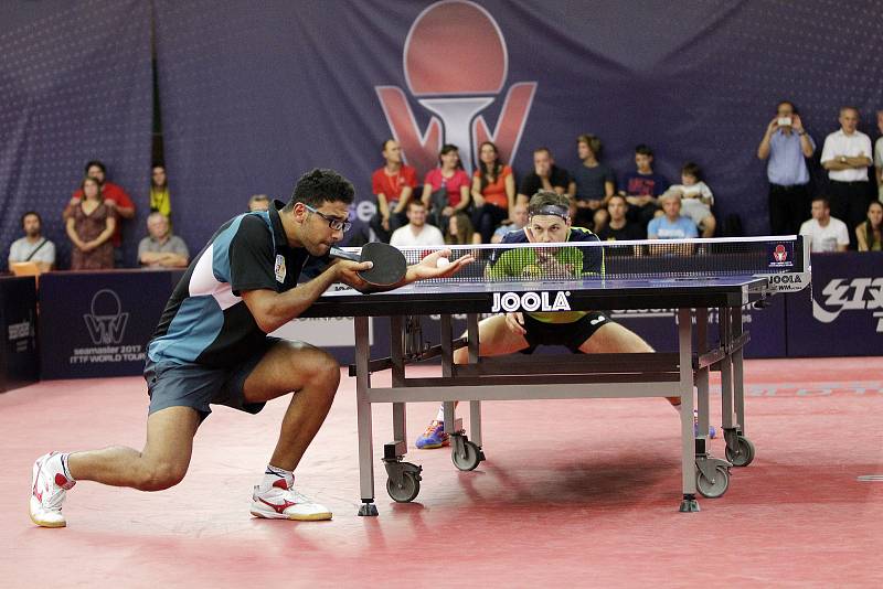 V Olomouci začala hlavní soutěž prestižního mezinárodního podniku Czech Open ve stolním tenise. Omar Assar, Egypt (vlevo), za stolem Timo Boll, Německo