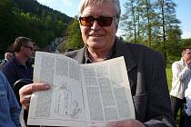 Vlastnoruční podpis Miloše Zemana pod jeho článkem v Technickém magazínu, který jej proslavil.