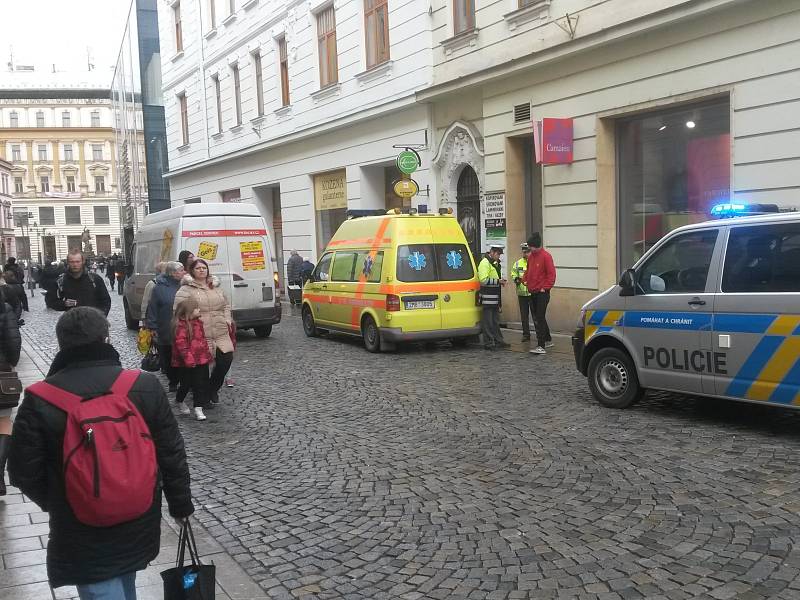 Auto srazilo seniorku v centru Olomouce