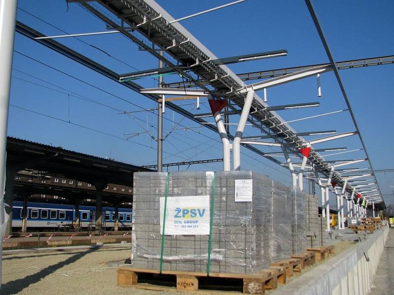 Výstavba nového pátého nástupiště na olomouckém hlavním nádraží 