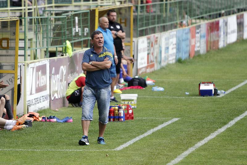 Fotbalisté HFK Olomouc (v bílém) porazili Frýdek-Místek 2:0Roman Sedláček, trenér HFK Olomouc