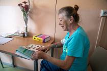 Devětapadesátiletá učitelka literatury Nataliya ze středoukrajinského města Vinnycja, která trpí onkologickým onemocněním, je v péči specialistů z olomoucké fakultní nemocnice.