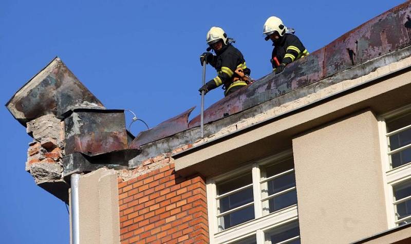 Pád zdiva z polikliniky SPEA na olomouckém náměstí Hrdinů