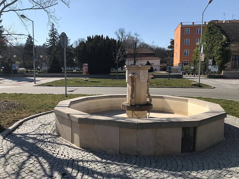 Lázně Slatinice jsou prázdné. Lázeňská obec poloprázdná. Vedení společnosti Lázně Slatinice rozhodlo o úplném uzavření v souvislosti s epidemií onemocnění Covid-19.