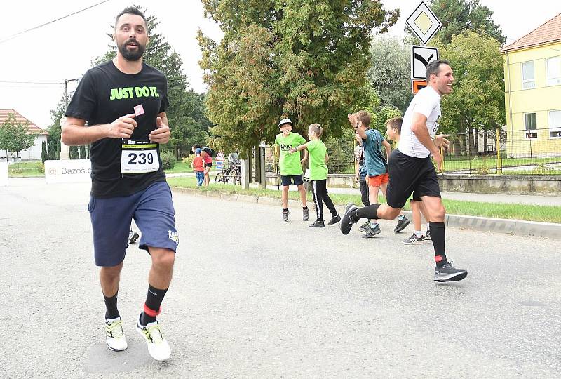 1. ročník běžeckého závodu Dubanský desítka se vydařil. Zúčastnily se stovky běžců v rozličných kategoriích. Michal Ordoš