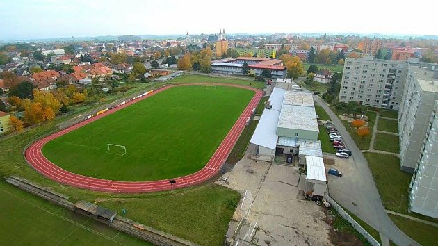 Uničovský fotbalový klub pokračuje ve zvelebování areálu, kompletně zrekonstruoval druhé hřiště.