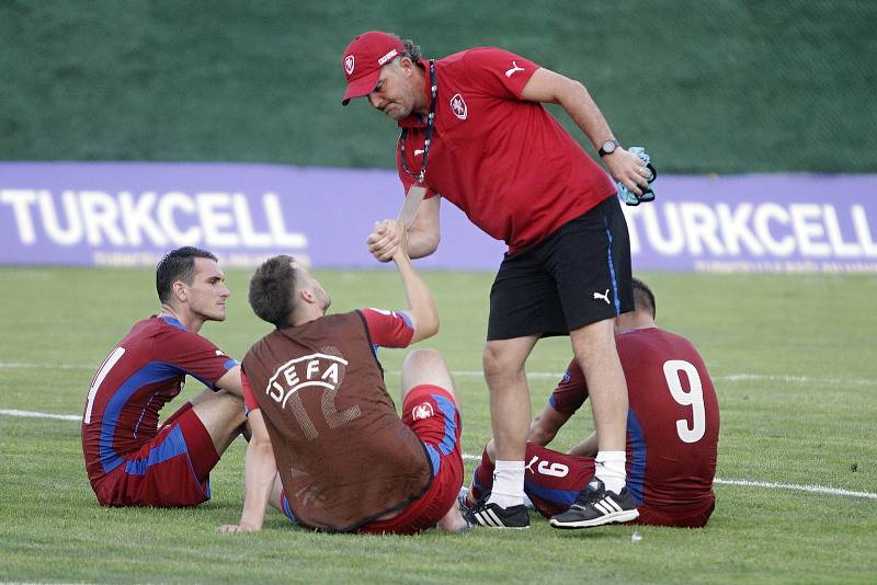 Tým amatérské fotbalové reprezentace z Olomouckého kraje (v červeném) podlehl regionu Jižního Ruska 1:2