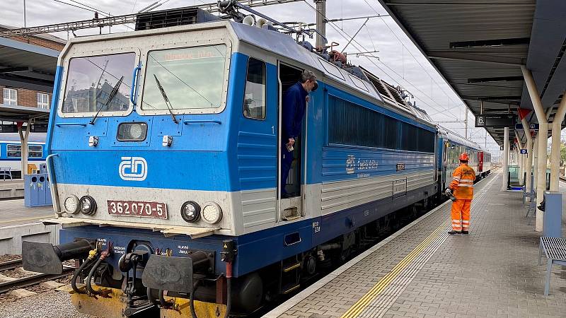 České dráhy zahájily zkušební provoz v elektrické trakci na trati číslo 290 z Olomouce do Uničova.