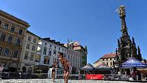 Beach-volejbalová show olomouckých a šternberských volejbalistek na olomouckém Horním náměstí