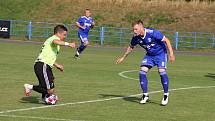 Litovel porazila v krajském přeboru Rapotín 1:0. Martin Miklánek (v modrém)