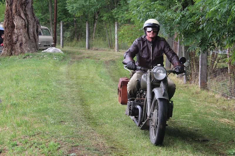 Přehlídku vojenské techniky, stanové tábory i komentované prohlídky nabídl o víkendu pátý ročník srazu vojenských veteránů v areálu Fortu XIII na Nové ulici v Olomouci.