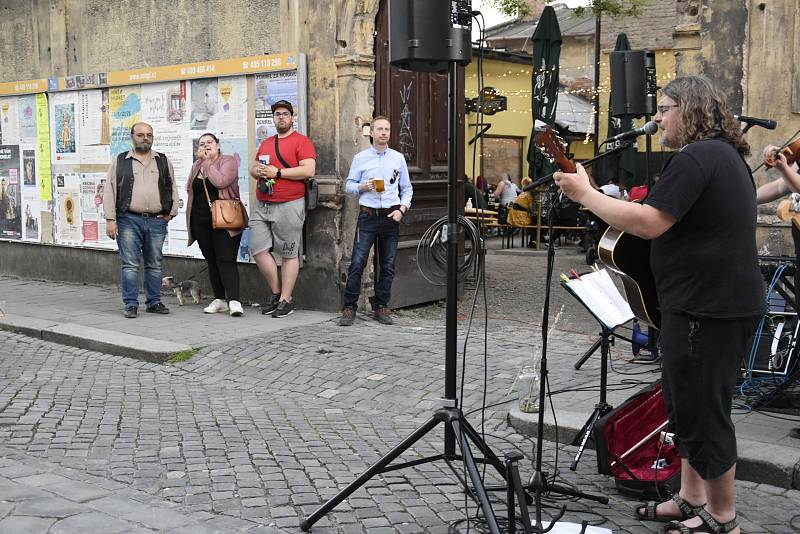 Olomouc (o)žije. Průchodový hudební festival v ulicích města, 4. 6. 2021